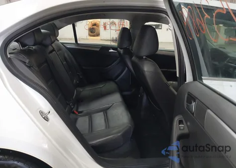 2015 Volkswagen Jetta 1.8T Se z USA, uszkodzony, nr VIN 3VWD17AJ5FM292990